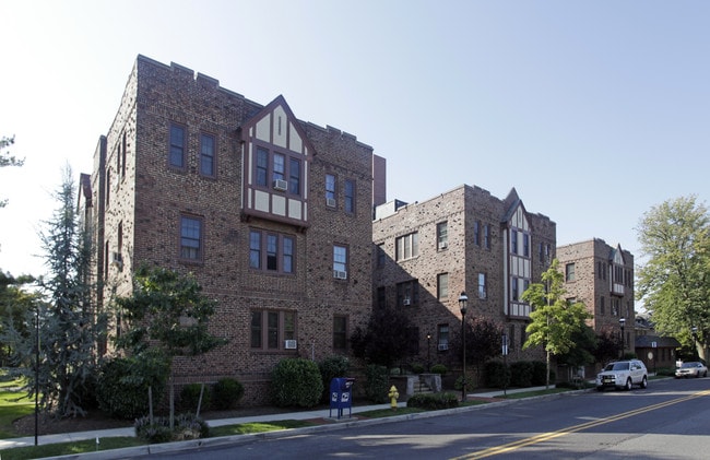 Haddon Court Apartments in Haddon Heights, NJ - Foto de edificio - Building Photo