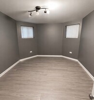 8022 S St Lawrence Ave, Unit Bsmt in Chicago, IL - Building Photo