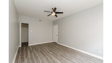 2408 N Kilbourn Ave in Chicago, IL - Building Photo - Building Photo