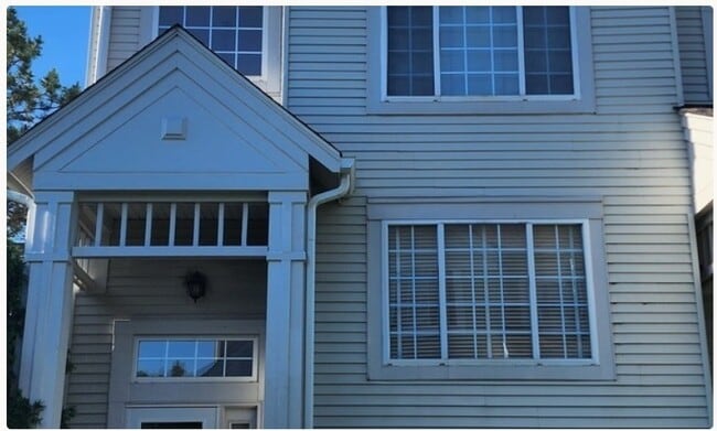 property at 3421 Ravinia Cir