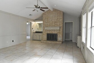 14807 Knightsway Dr in Houston, TX - Building Photo - Building Photo