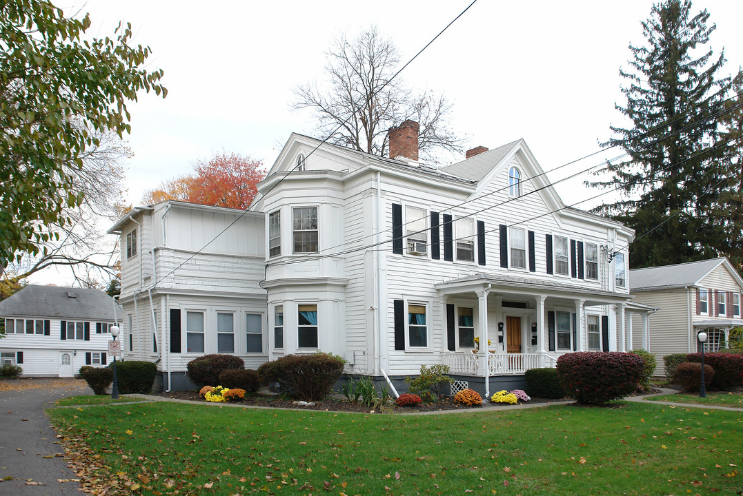 Rhinebeck Apartments in Rhinebeck, NY - Foto de edificio