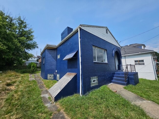 415 N 4th St in Clairton, PA - Building Photo - Building Photo