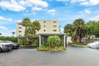 1206 S Lake Dr in Lantana, FL - Building Photo - Building Photo