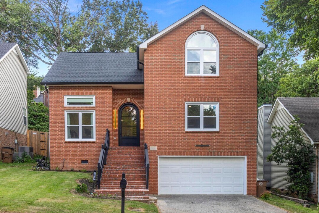 1009 Elmshade Ln in Nashville, TN - Building Photo