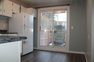 18507-18566 66 Ave NW in Edmonton, AB - Building Photo - Building Photo