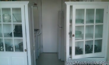 28 Quint Ave in Boston, MA - Foto de edificio - Building Photo