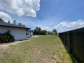 3303 Country Club Blvd in Cape Coral, FL - Building Photo - Building Photo