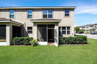 5005 Skyview Ln in Bradenton, FL - Foto de edificio - Building Photo