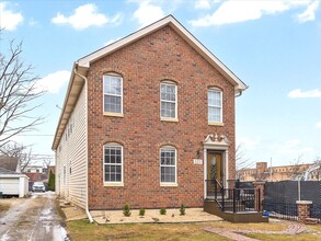 325 Loomis St in Naperville, IL - Foto de edificio - Building Photo