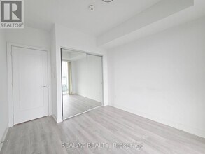 30 Inn On The Pk Dr in Toronto, ON - Building Photo - Building Photo