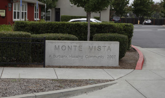 Monte Vista Apartments in Santa Rosa, CA - Foto de edificio - Building Photo