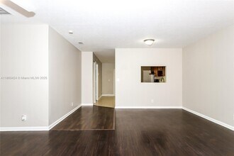 7109 Glenwood Dr in Boynton Beach, FL - Foto de edificio - Building Photo