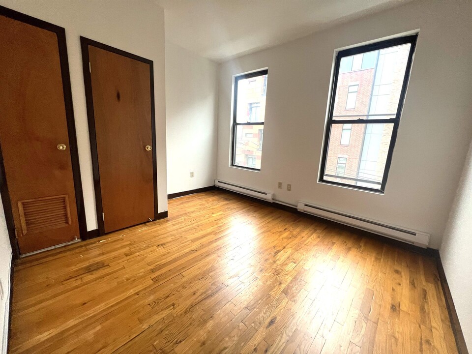 1409 Grand St in Hoboken, NJ - Building Photo