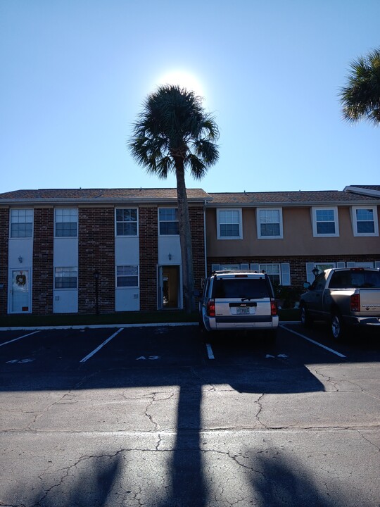 2200 S Palmetto Ave, Unit #A3 in South Daytona, FL - Foto de edificio