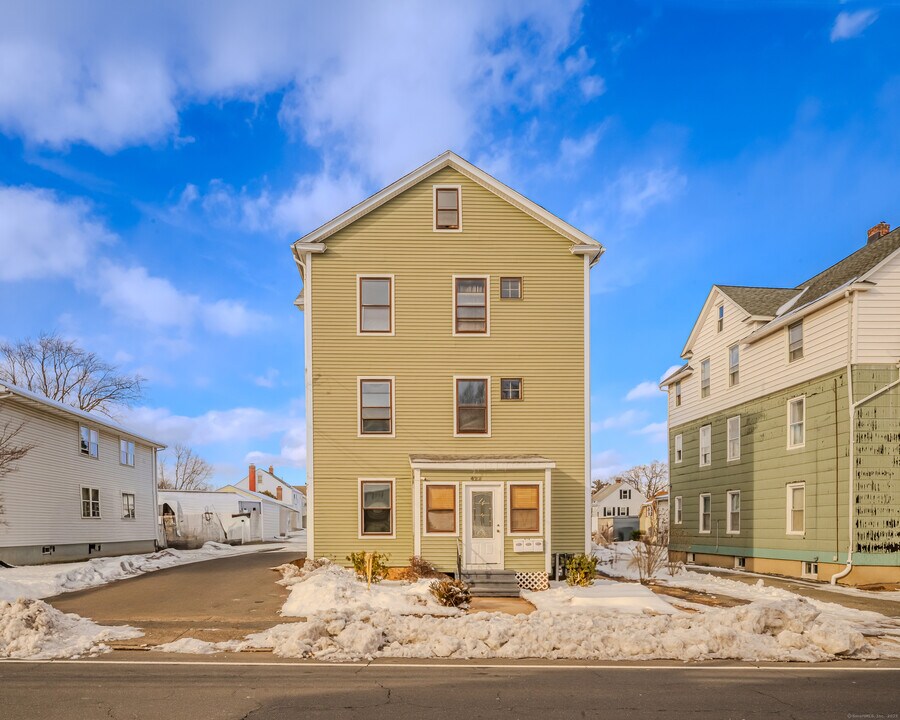 422 Allen St-Unit -2 in New Britain, CT - Building Photo