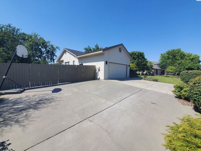 401 Shaw St in Richland, WA - Building Photo - Building Photo