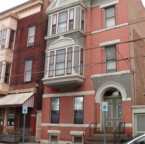 3074 6th Ave in Troy, NY - Foto de edificio