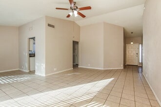 6157 N 87th Ln in Glendale, AZ - Building Photo - Building Photo