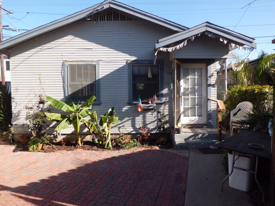 4842 Brighton Ave in San Diego, CA - Building Photo