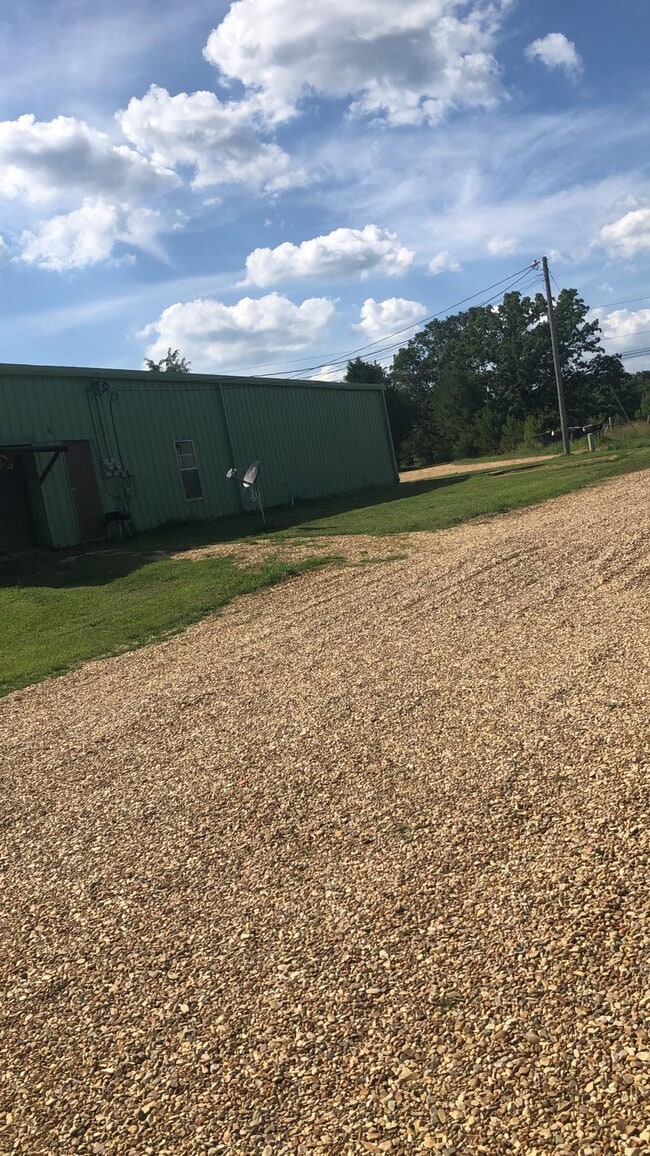 140 Lemmon Drive, Unit C in Mantachie, MS - Building Photo - Building Photo