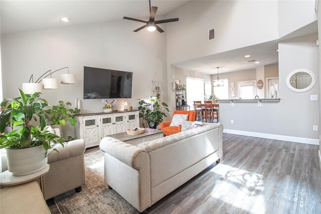 5954 Heron Dr in Buda, TX - Building Photo - Building Photo