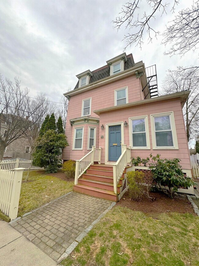 40 Chester St, Unit 1L