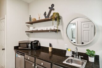 10343 E County Hwy 30A in Seacrest, FL - Foto de edificio - Building Photo