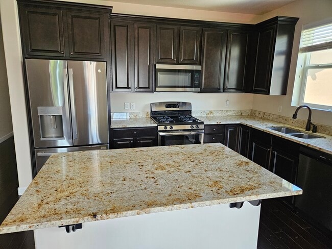 571 S 360 East Cir in American Fork, UT - Foto de edificio - Building Photo