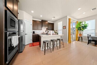 8417 Laughlin Ln in Austin, TX - Building Photo - Building Photo