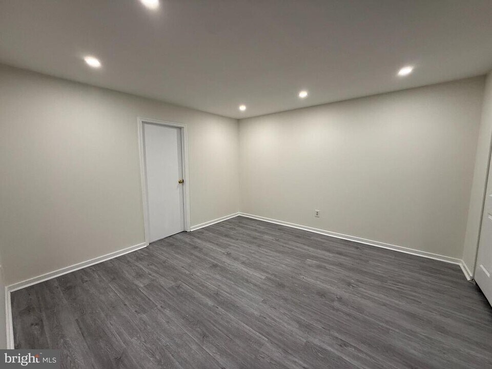 205 N 9th St in Philadelphia, PA - Building Photo