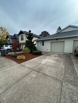 506 College St in Philomath, OR - Building Photo