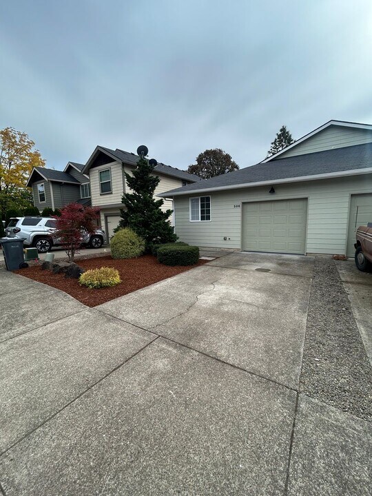 506 College St in Philomath, OR - Building Photo