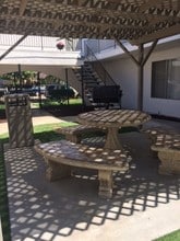 Twin Oaks Apartments in Chula Vista, CA - Foto de edificio - Building Photo