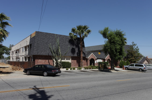 Columbia Courtyard in Hemet, CA - Building Photo - Building Photo