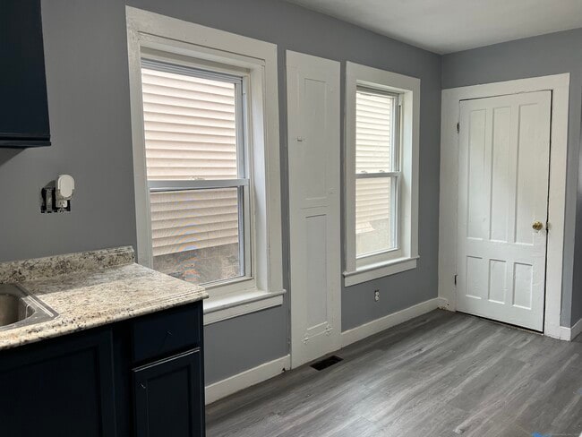 103 Elm St in Winchester, CT - Building Photo - Building Photo