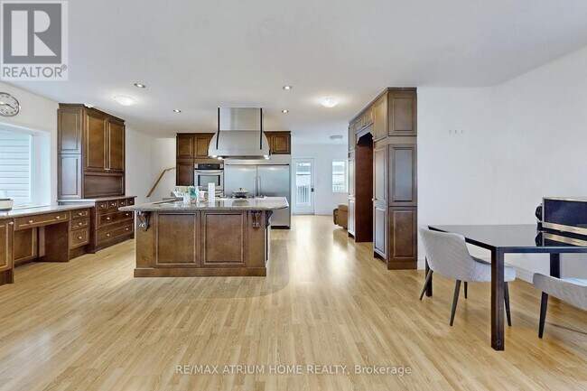 1242 Alexandra Ave in Mississauga, ON - Building Photo - Building Photo