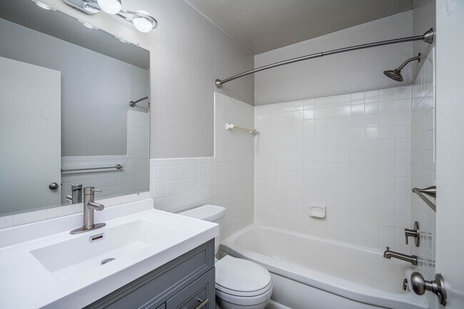 Richfield Square Apartments in Richfield, MN - Foto de edificio - Interior Photo