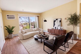 744 Briar Hill Ln in Addison, IL - Building Photo - Building Photo