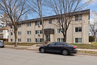 Harriet Avenue Villas in Minneapolis, MN - Building Photo - Building Photo