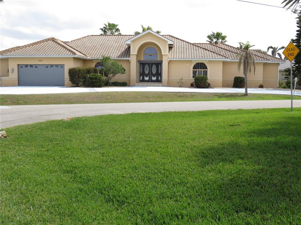 5000 Ussepa Ct in Punta Gorda, FL - Building Photo