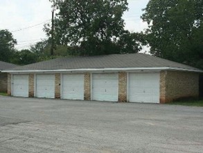 Chamberlain Complex in Irving, TX - Building Photo - Building Photo