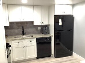 4174 Inverrary Dr in Lauderhill, FL - Foto de edificio - Building Photo