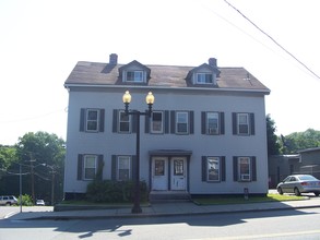 647-649 Main St in Clinton, MA - Building Photo - Building Photo