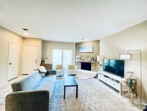8263 Wednesbury Ln in Houston, TX - Building Photo - Building Photo