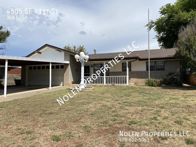 property at 4505 SE 41st St