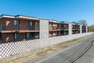 Brookside Condominiums in Arlington, MA - Foto de edificio - Building Photo