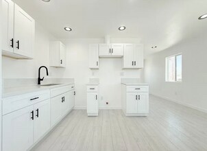 518 N Wilmington Ave in Compton, CA - Building Photo - Building Photo