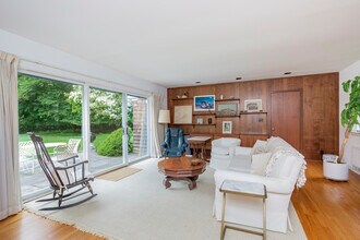 49 Georgica Rd in East Hampton, NY - Building Photo - Building Photo