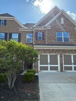 1335 Hampton Oaks Dr in Alpharetta, GA - Building Photo